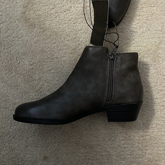NWT Forever 21 Dark Grey Rustic Ankle Boots 6.5 - Picture 3 of 10